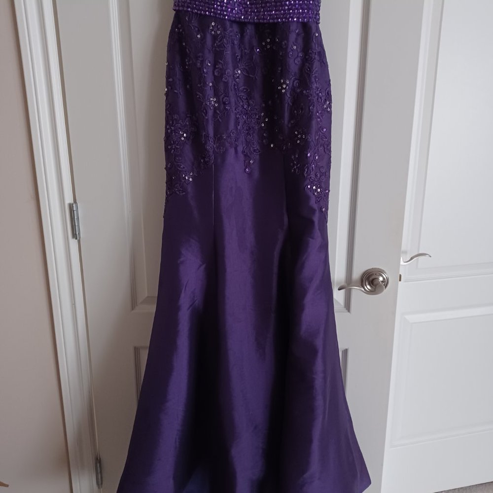 Dress - Picture 2 of 7